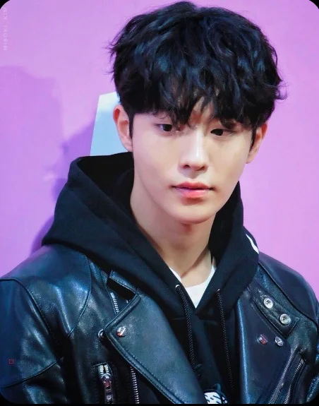 wolf cut men with curly hair